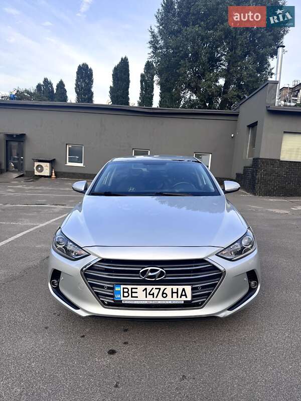Седан Hyundai Elantra 2016 в Киеве