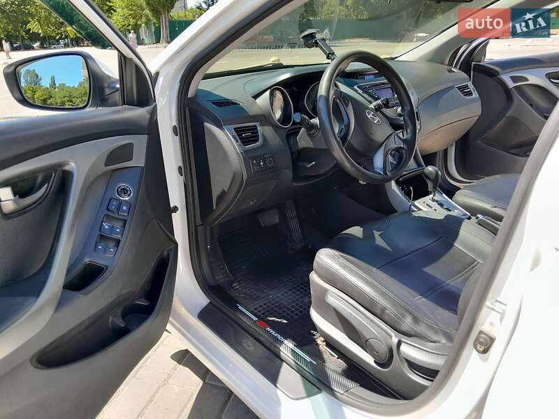 Седан Hyundai Elantra 2013 в Одессе