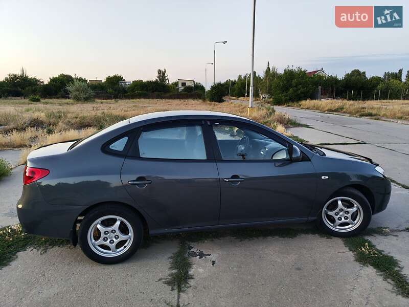 Седан Hyundai Elantra 2008 в Николаеве