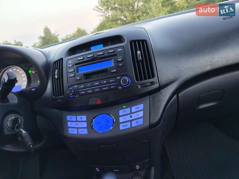 Седан Hyundai Elantra 2008 в Николаеве