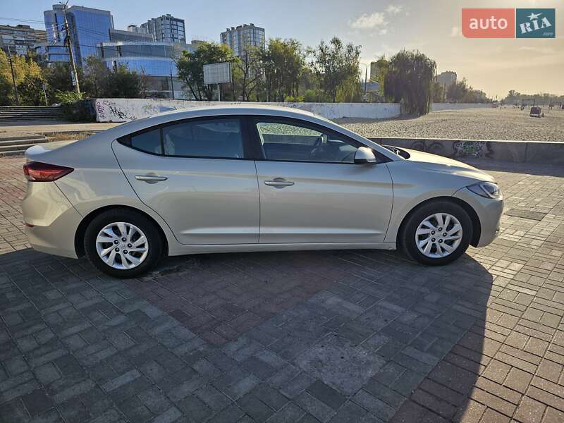 Седан Hyundai Elantra 2017 в Запорожье