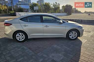 Седан Hyundai Elantra 2017 в 