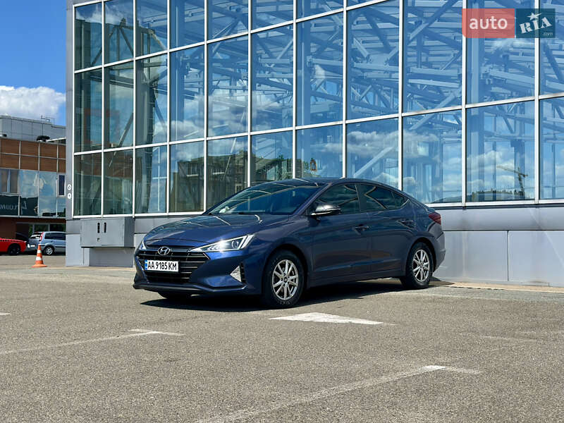 Седан Hyundai Elantra 2019 в Киеве