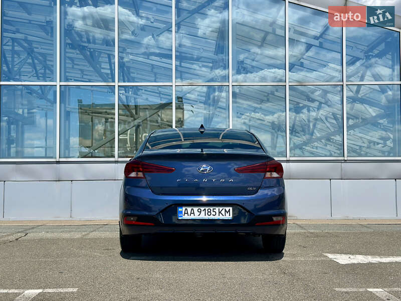 Седан Hyundai Elantra 2019 в Киеве