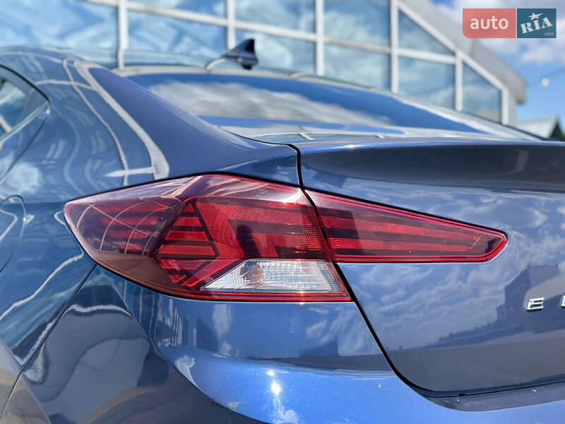 Седан Hyundai Elantra 2019 в Киеве
