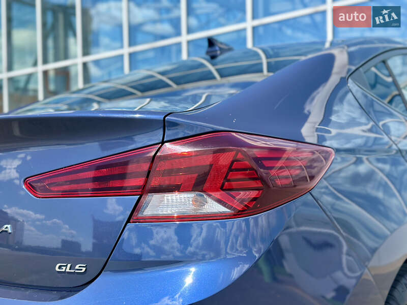 Седан Hyundai Elantra 2019 в Киеве