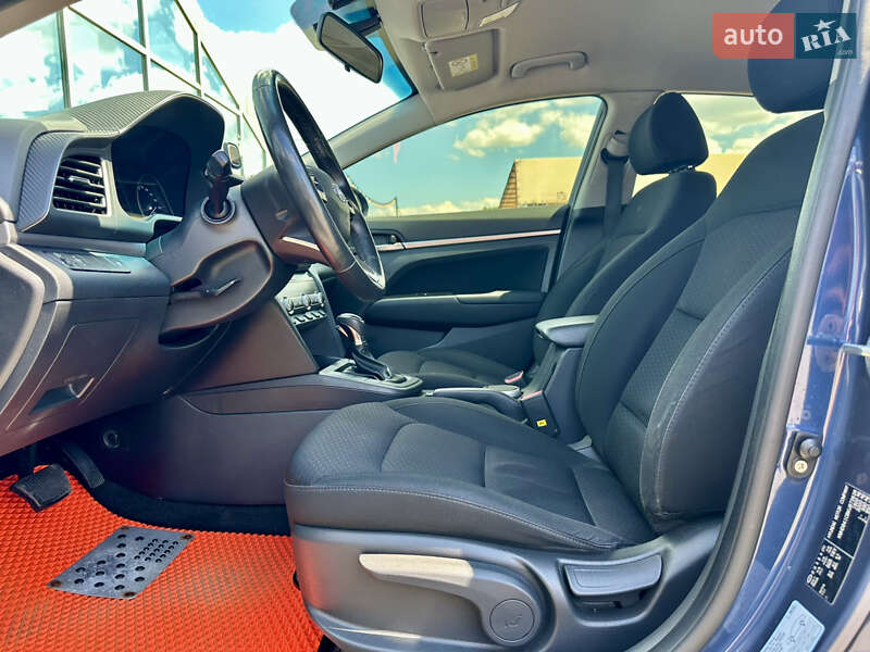 Седан Hyundai Elantra 2019 в Киеве