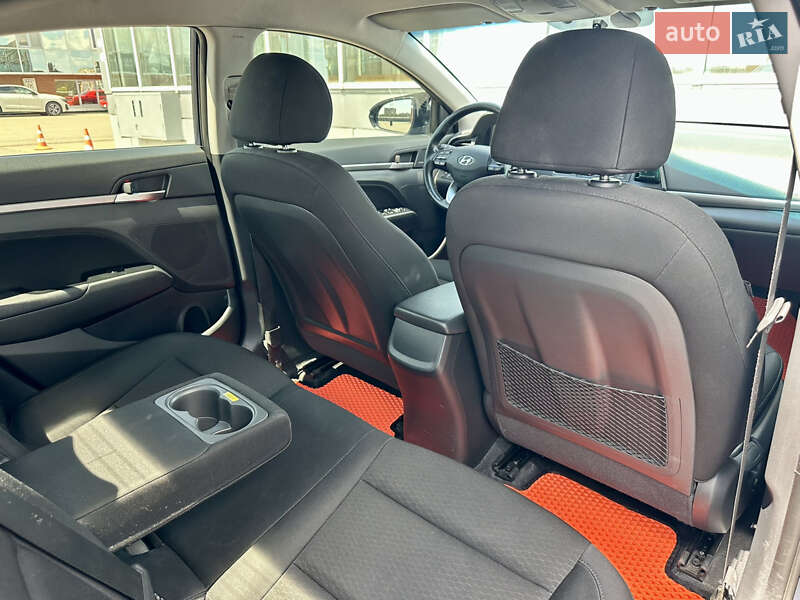 Седан Hyundai Elantra 2019 в Киеве