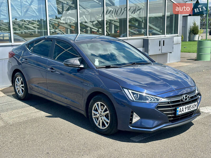 Седан Hyundai Elantra 2019 в Киеве