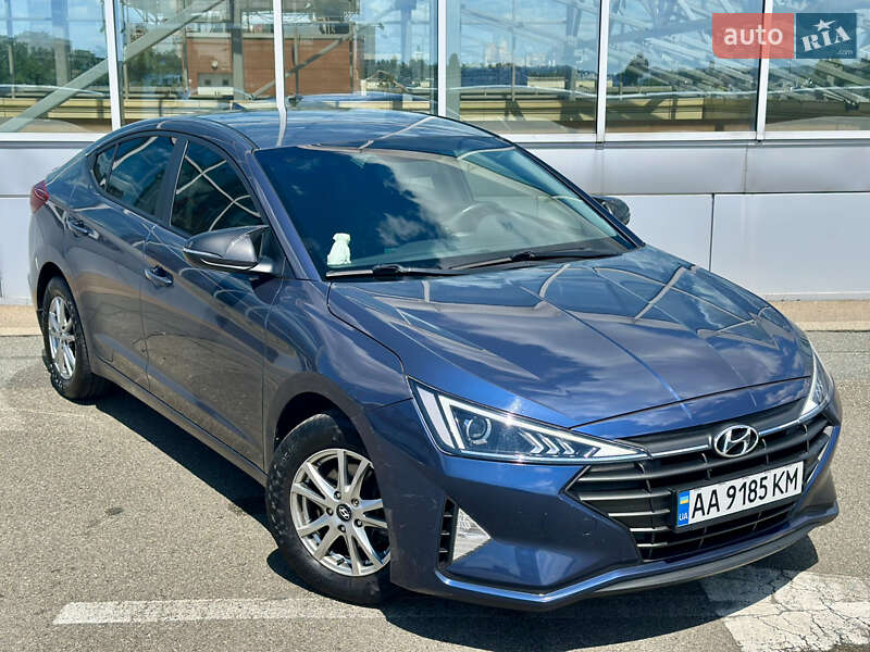 Седан Hyundai Elantra 2019 в Киеве