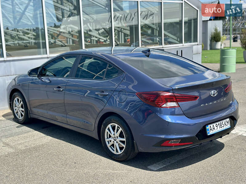 Седан Hyundai Elantra 2019 в Киеве