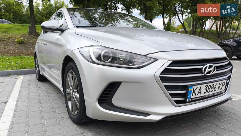 Седан Hyundai Elantra 2016 в Хмельницком