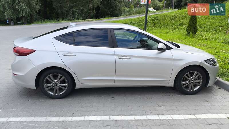 Седан Hyundai Elantra 2016 в Хмельницком