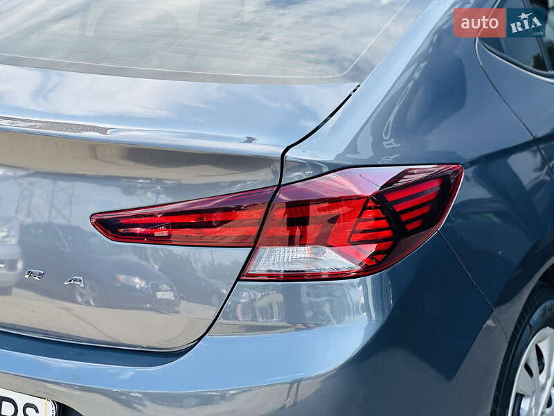 Седан Hyundai Elantra 2019 в Харькове