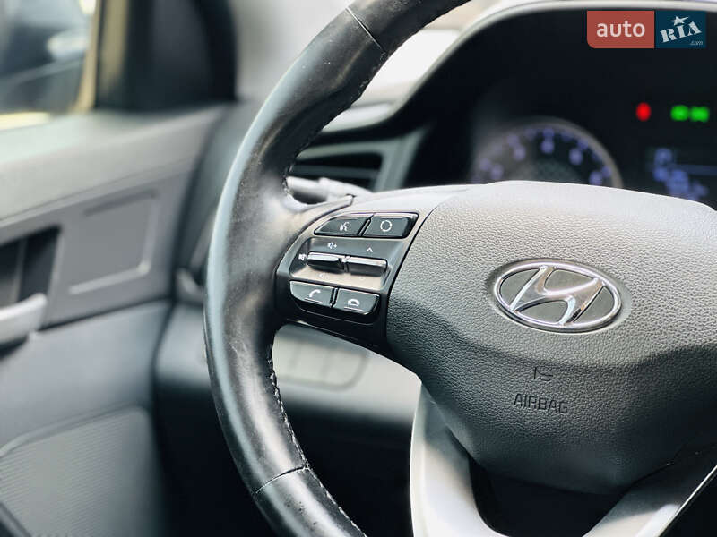 Седан Hyundai Elantra 2019 в Харькове