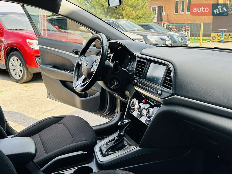 Седан Hyundai Elantra 2019 в Харькове