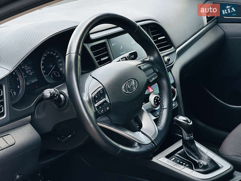 Седан Hyundai Elantra 2019 в Харькове