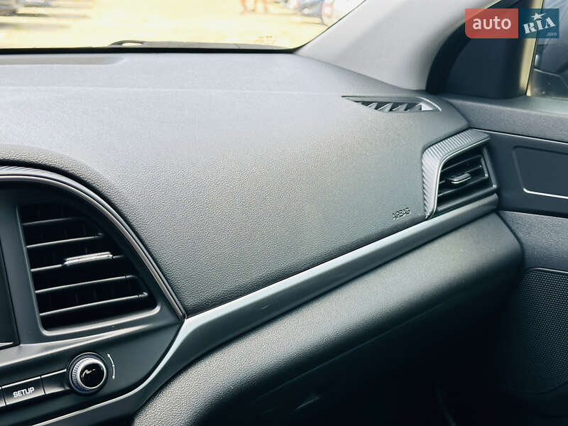 Седан Hyundai Elantra 2019 в Харькове