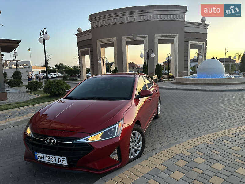 Седан Hyundai Elantra 2019 в 
