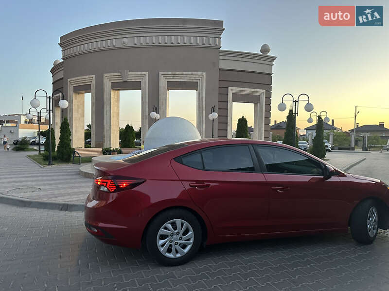 Седан Hyundai Elantra 2019 в Одессе