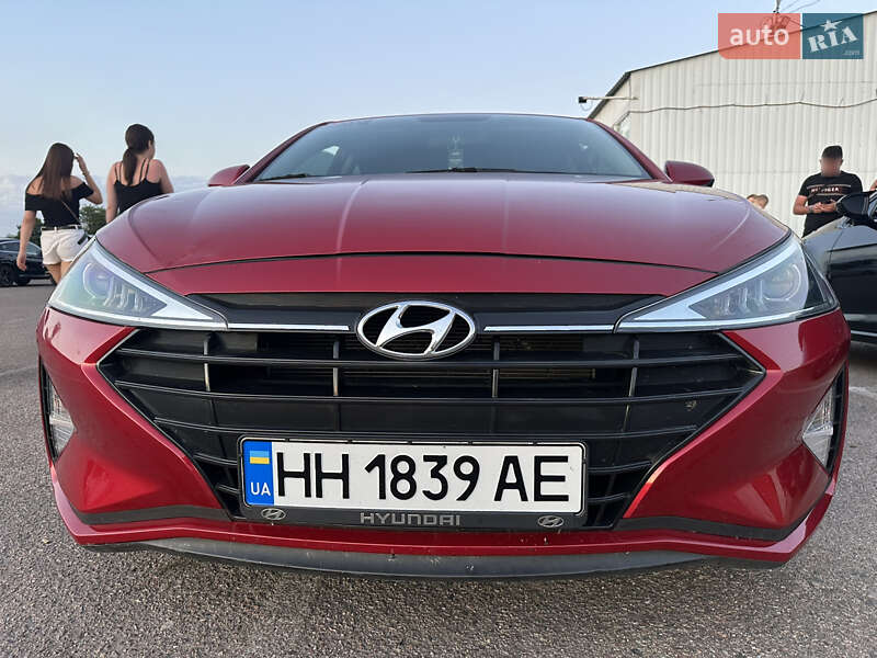 Седан Hyundai Elantra 2019 в Одессе