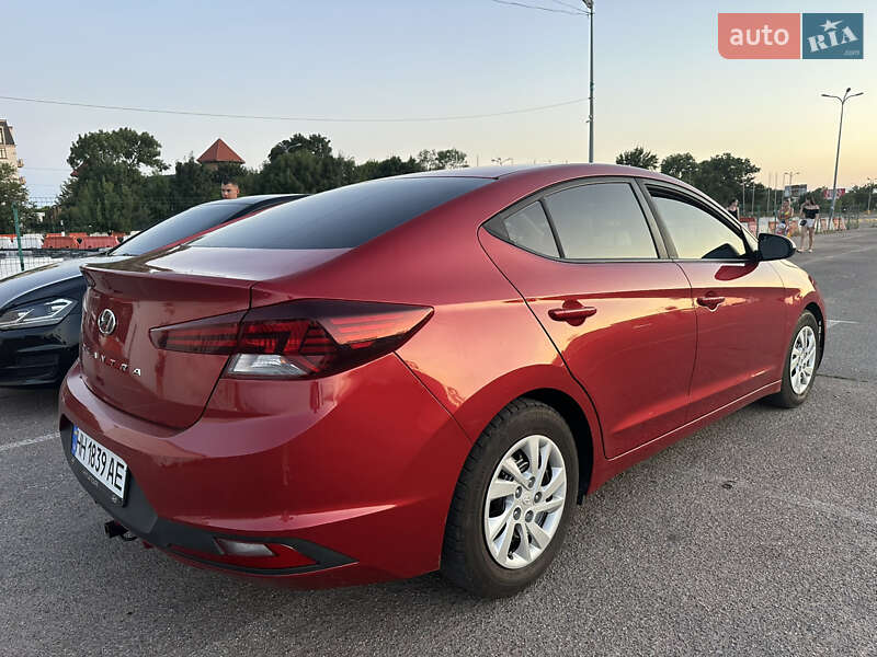 Седан Hyundai Elantra 2019 в Одессе