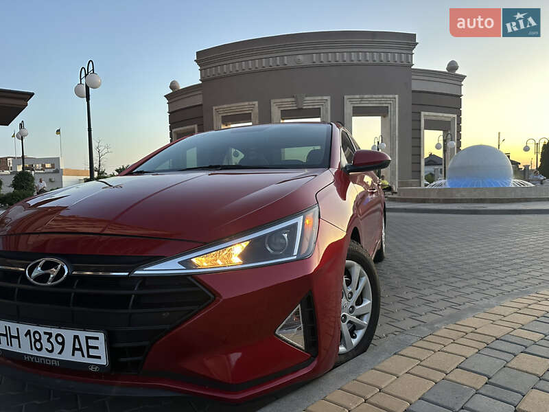 Седан Hyundai Elantra 2019 в Одессе