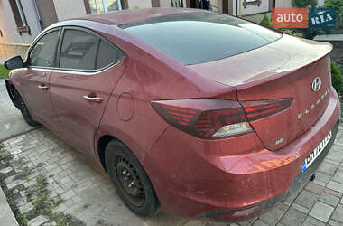 Седан Hyundai Elantra 2019 в 