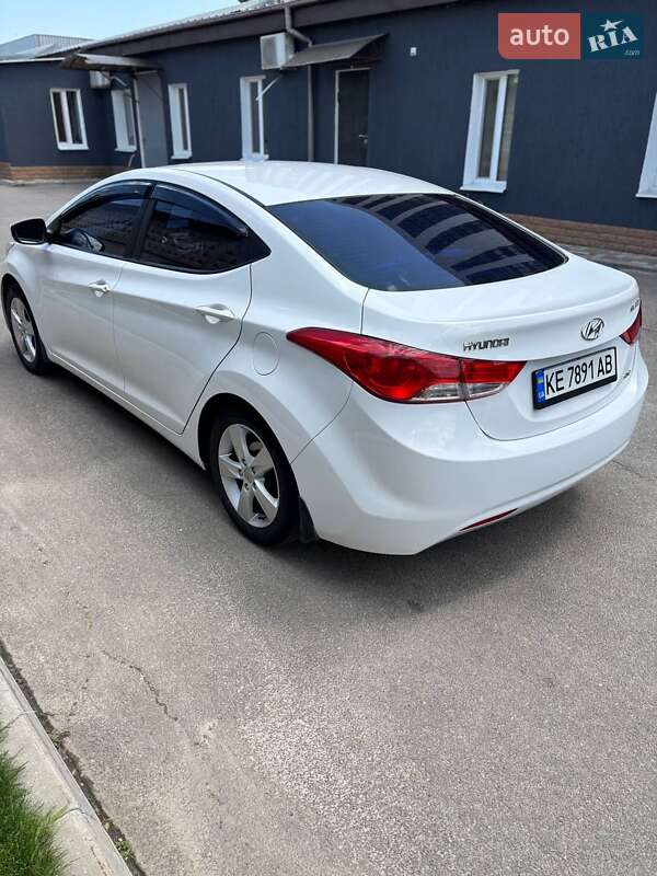 Седан Hyundai Elantra 2013 в Днепре