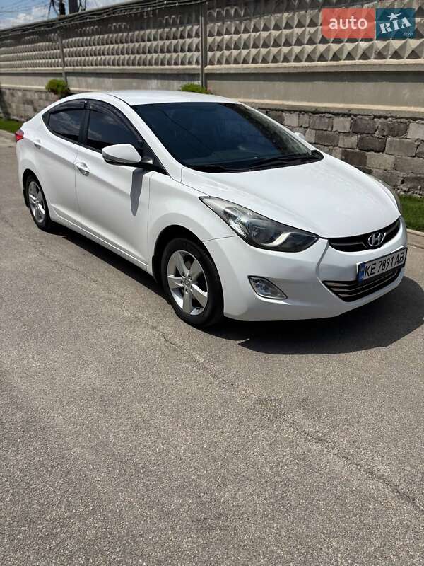 Седан Hyundai Elantra 2013 в Днепре