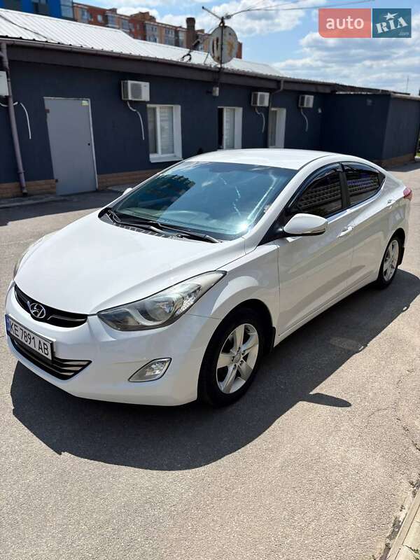 Седан Hyundai Elantra 2013 в Днепре