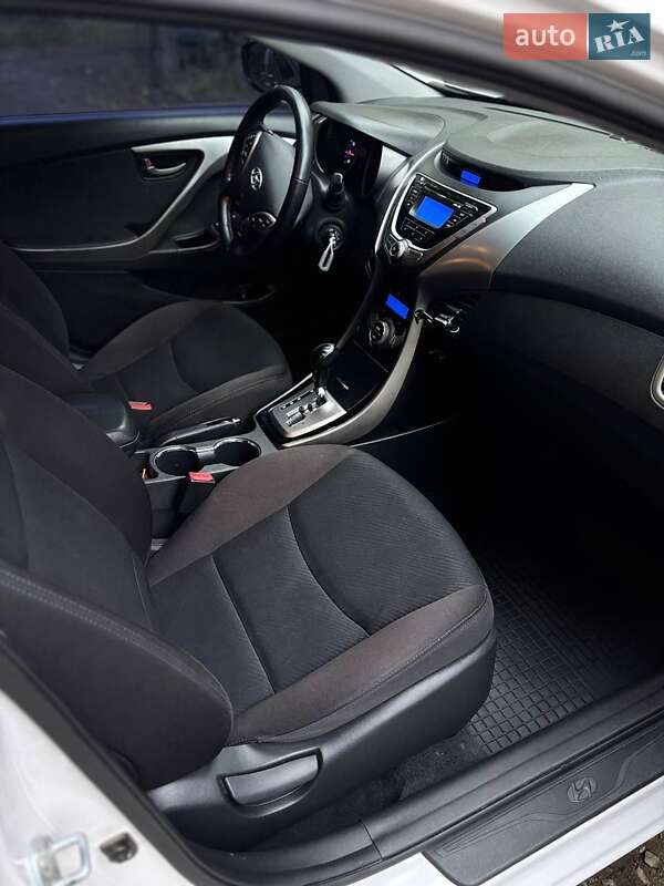 Седан Hyundai Elantra 2013 в Днепре