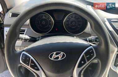 Седан Hyundai Elantra 2012 в 