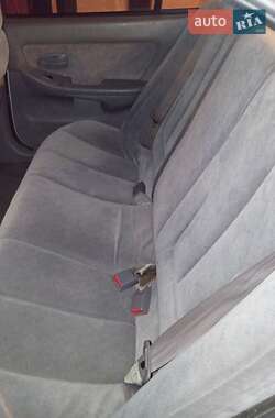 Седан Hyundai Elantra 2004 в 