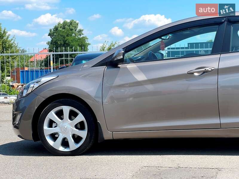 Седан Hyundai Elantra 2013 в Киеве