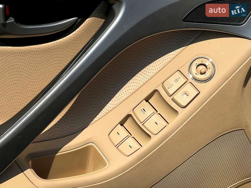 Седан Hyundai Elantra 2013 в Киеве
