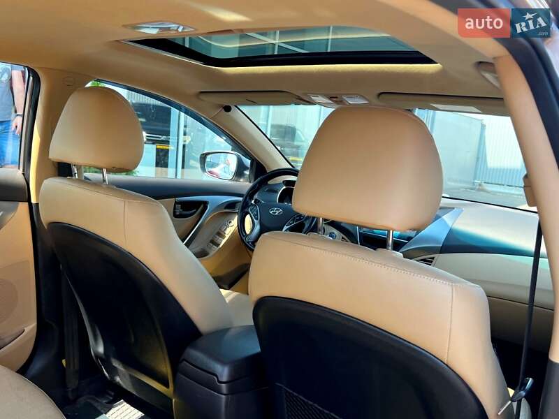 Седан Hyundai Elantra 2013 в Киеве