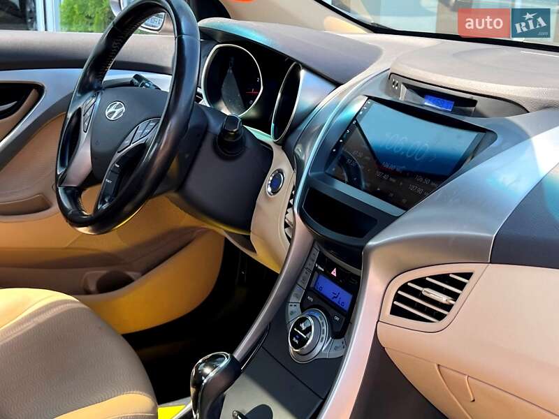 Седан Hyundai Elantra 2013 в Киеве