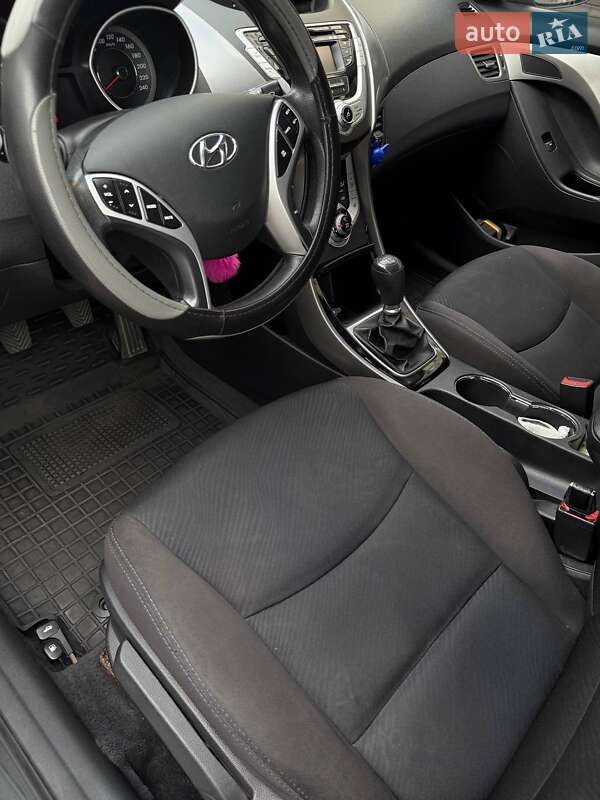 Седан Hyundai Elantra 2012 в Киеве