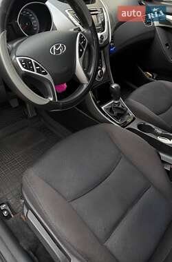 Седан Hyundai Elantra 2012 в 