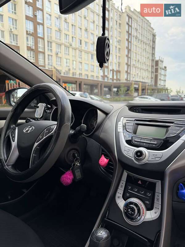 Седан Hyundai Elantra 2012 в Киеве