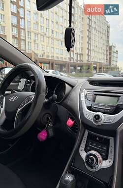 Седан Hyundai Elantra 2012 в 