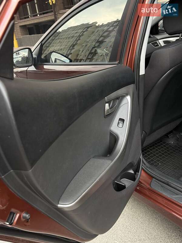 Седан Hyundai Elantra 2012 в Киеве