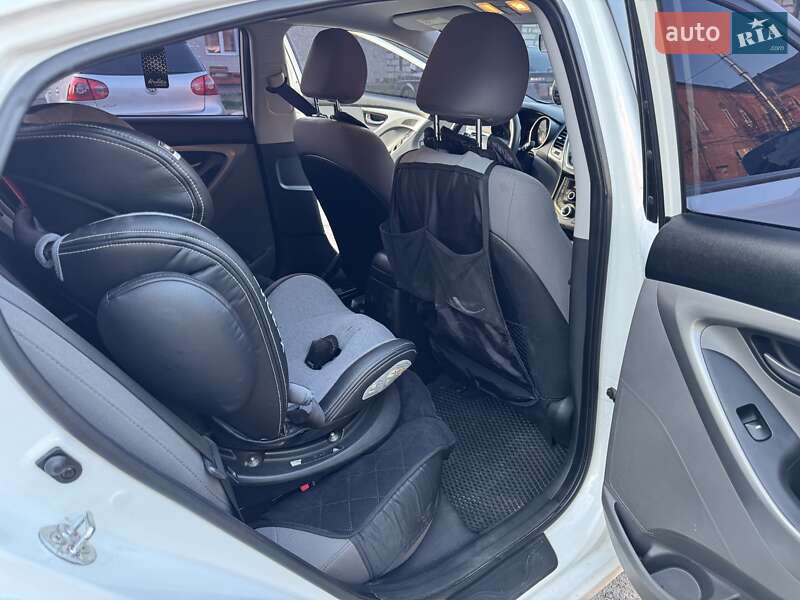 Седан Hyundai Elantra 2014 в Богодухове