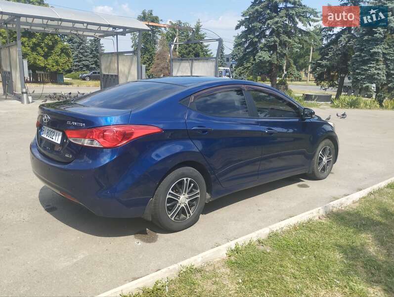 Седан Hyundai Elantra 2011 в Лубнах