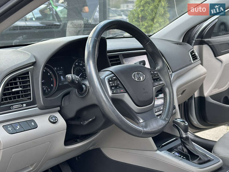 Седан Hyundai Elantra 2017 в Харкові