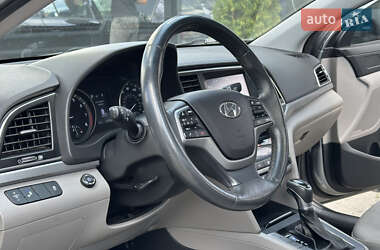 Седан Hyundai Elantra 2017 в 