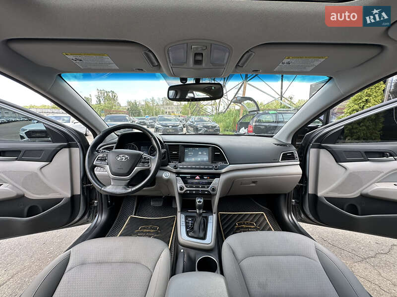 Седан Hyundai Elantra 2017 в Харкові