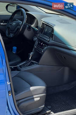 Седан Hyundai Elantra 2016 в 