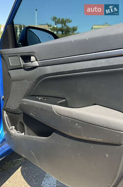 Седан Hyundai Elantra 2016 в 